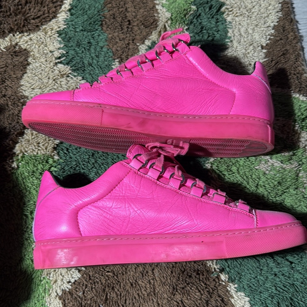 Balenciaga Pink Sneakers Vibrant Low-Top Design - Picture 2 of 5